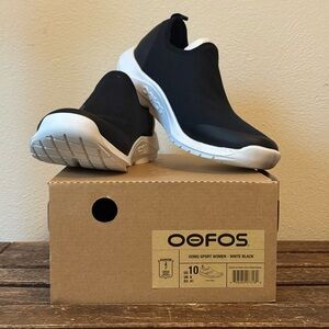 OOFOS OOMG Slip-On Athletic Clogs in Black and White